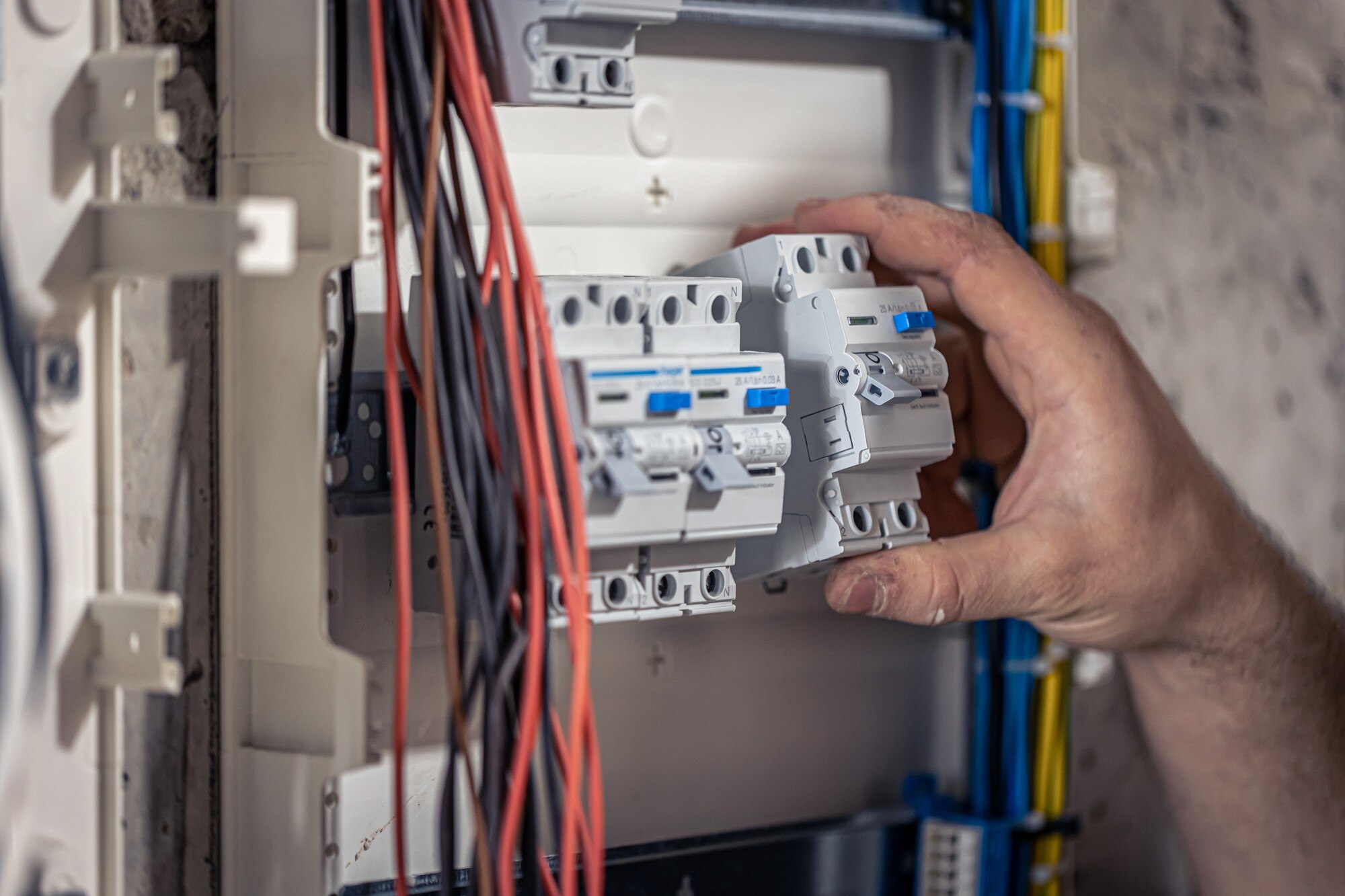 Ile kosztuje instalacja elektryczna w domu i mieszkaniu?